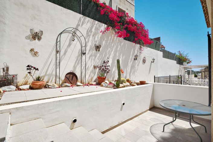 Image No.12-3 Bed Townhouse for sale