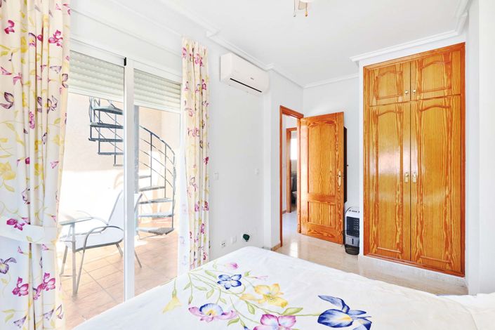 Image No.32-3 Bed Townhouse for sale