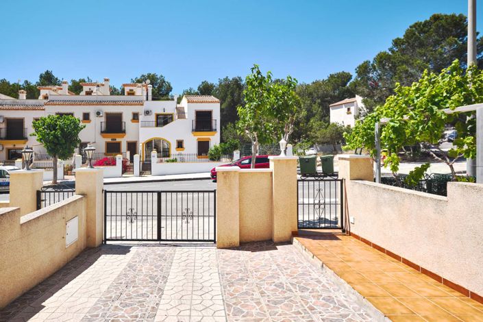 Image No.42-3 Bed Townhouse for sale