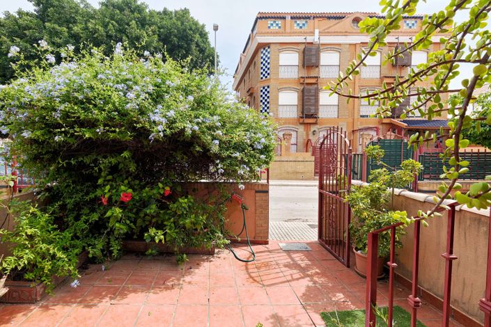 Image No.16-5 Bed Townhouse for sale