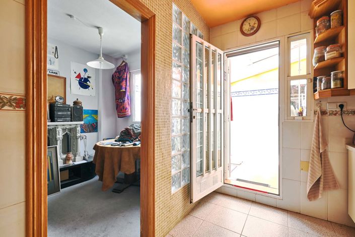 Image No.26-5 Bed Townhouse for sale