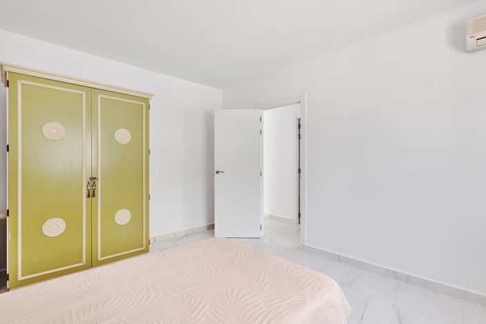 Image No.20-6 Bed Villa for sale