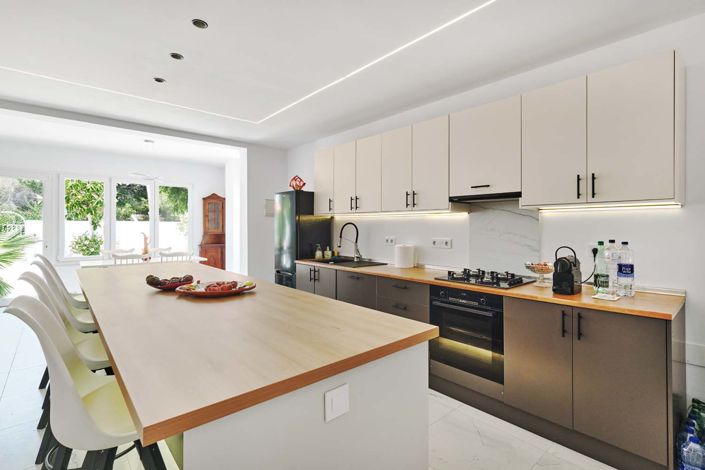 Image No.4-6 Bed Villa for sale