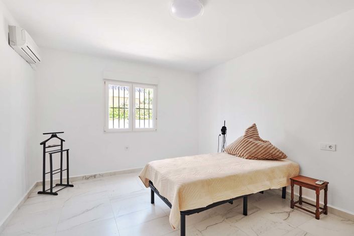 Image No.40-6 Bed Villa for sale