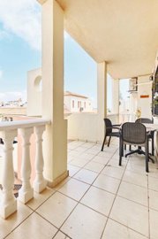 203414bungalowonfirstfloorforsaleinlaflorida1