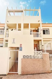 203414bungalowonfirstfloorforsaleinlaflorida1