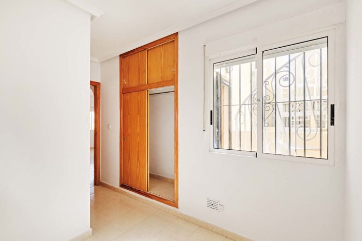 Image No.32-2 Bed Apartment for sale