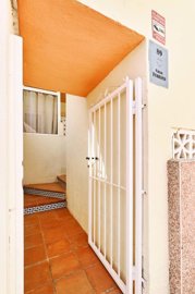 203414bungalowonfirstfloorforsaleinlaflorida1