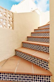 203414bungalowonfirstfloorforsaleinlaflorida1