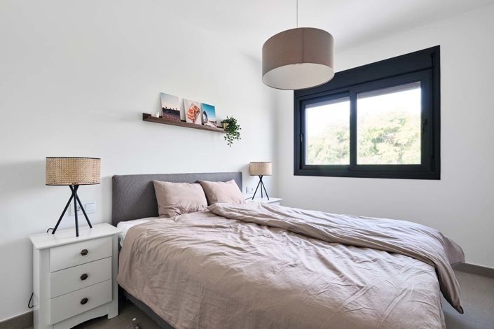 Image No.30-3 Bed Semi-Detached for sale