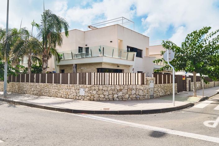 Image No.2-3 Bed Semi-Detached for sale