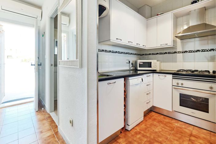 Image No.14-2 Bed Townhouse for sale