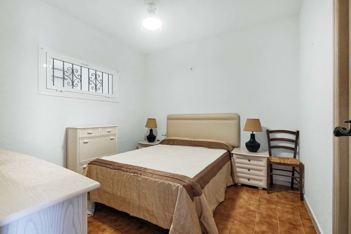 Image No.15-2 Bed Townhouse for sale