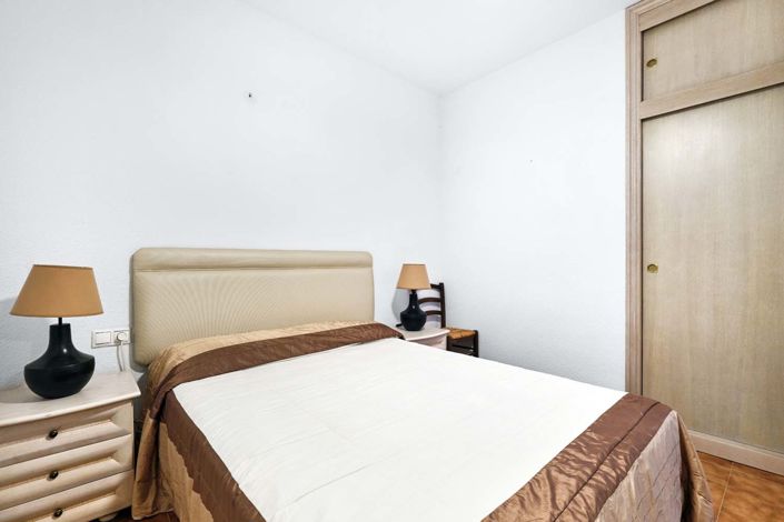 Image No.16-2 Bed Townhouse for sale