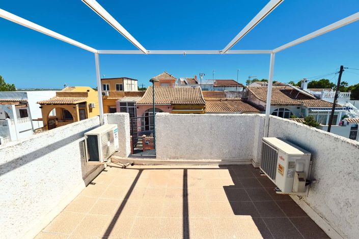 Image No.35-2 Bed Townhouse for sale