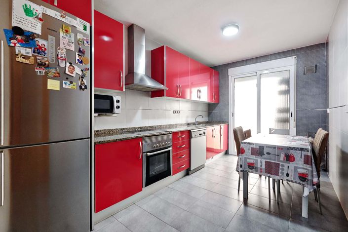 Image No.17-4 Bed Semi-Detached for sale