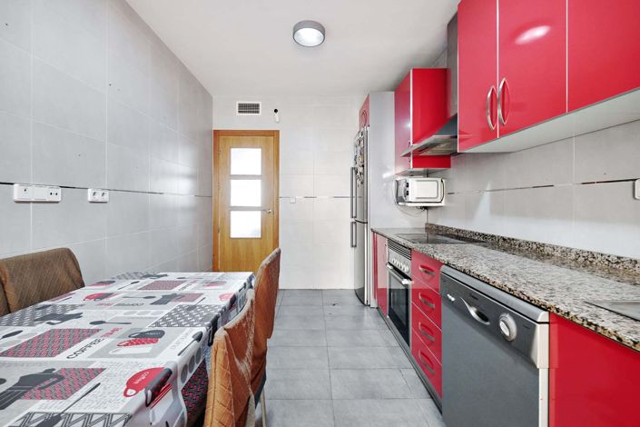 Image No.18-4 Bed Semi-Detached for sale