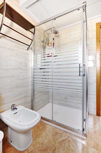 Image No.43-4 Bed Semi-Detached for sale