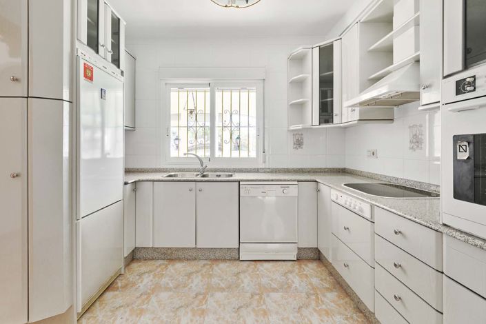 Image No.11-7 Bed Villa for sale