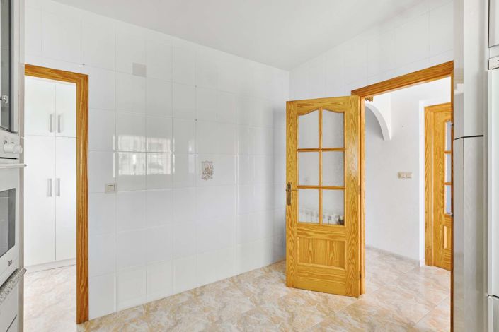 Image No.14-7 Bed Villa for sale