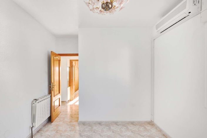 Image No.20-7 Bed Villa for sale