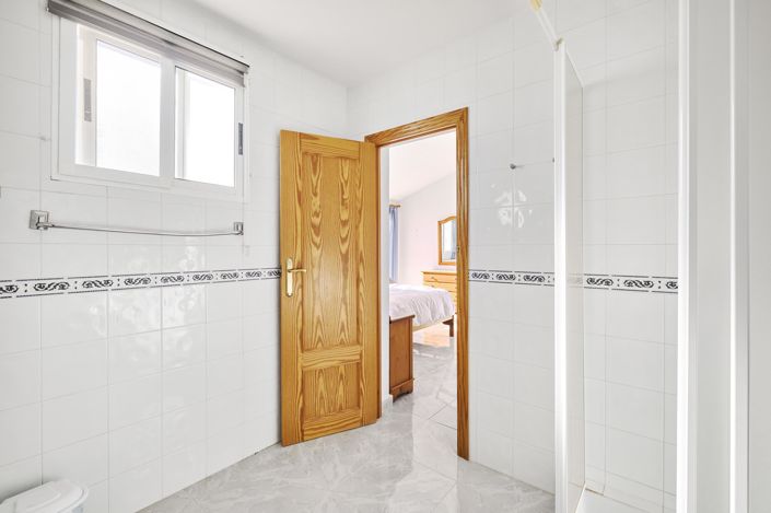 Image No.29-3 Bed Villa for sale