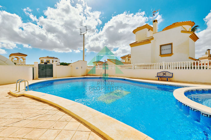 Image No.2-Villa de 2 chambres à vendre à Pinar de Campoverde