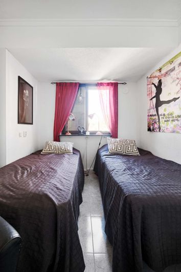 Image No.23-2 Bed Townhouse for sale