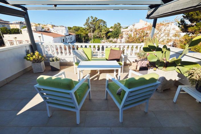 Image No.32-2 Bed Townhouse for sale