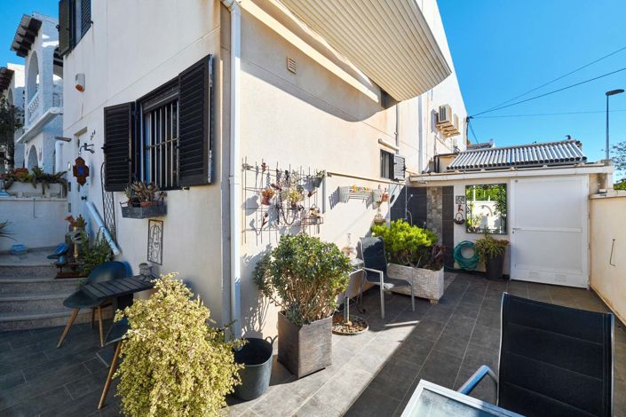 Image No.33-2 Bed Townhouse for sale