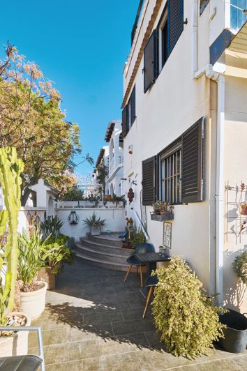 Image No.36-2 Bed Townhouse for sale