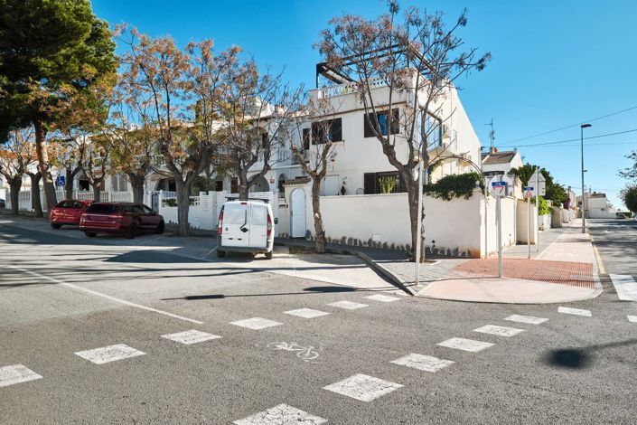 Image No.41-2 Bed Townhouse for sale