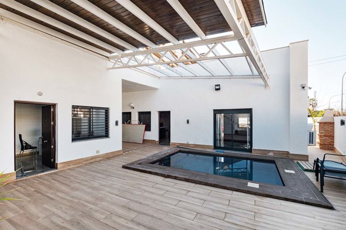 Image No.13-4 Bed Semi-Detached for sale