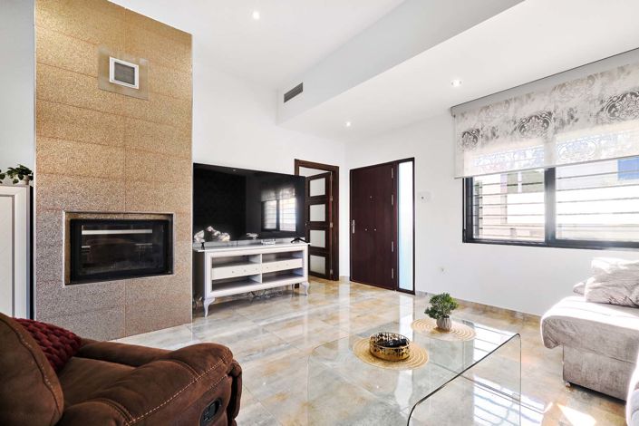 Image No.14-4 Bed Semi-Detached for sale