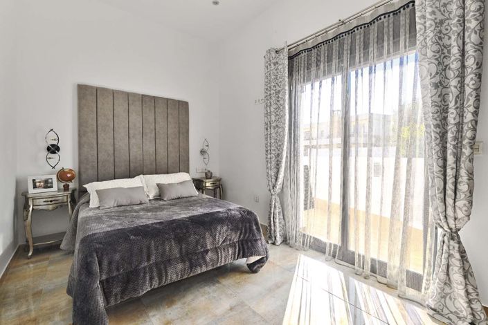 Image No.29-4 Bed Semi-Detached for sale