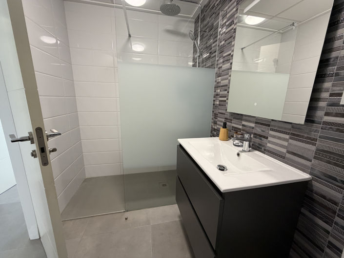 Image No.20-2 Bed Apartment for sale