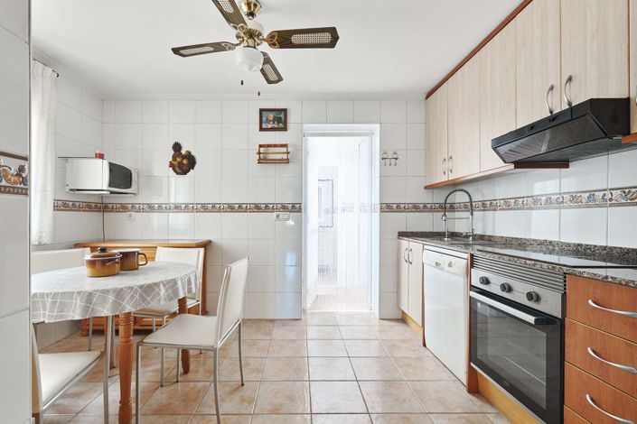 Image No.12-3 Bed Townhouse for sale