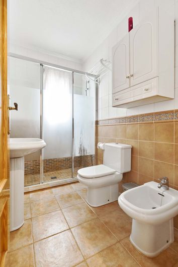 Image No.26-3 Bed Townhouse for sale