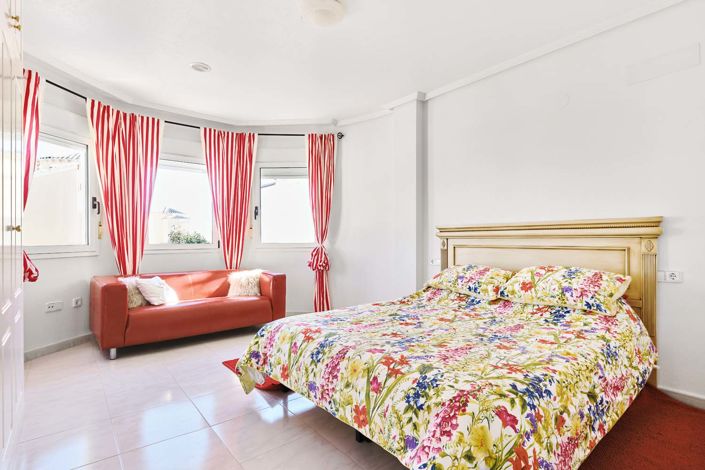 Image No.12-3 Bed Villa for sale