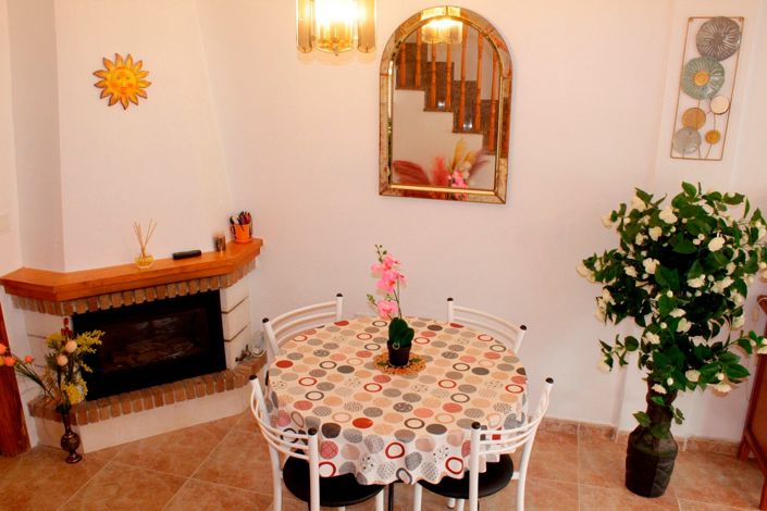 Image No.15-4 Bed Semi-Detached for sale