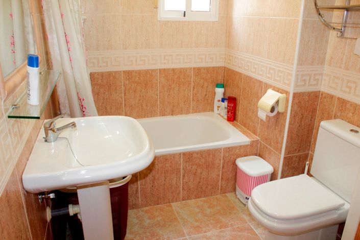 Image No.22-4 Bed Semi-Detached for sale