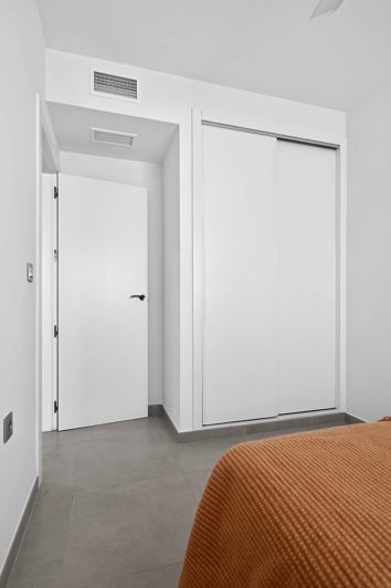 Image No.24-3 Bed Apartment for sale