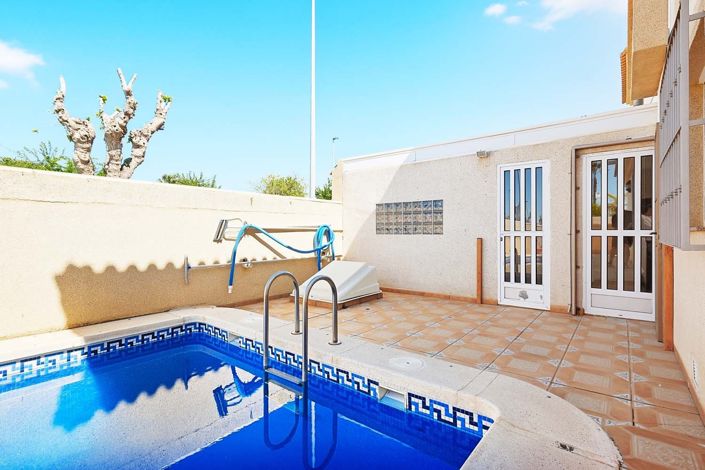 Image No.10-4 Bed Semi-Detached for sale