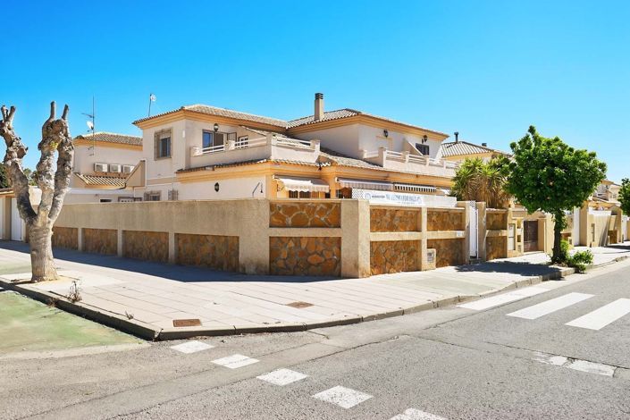 Image No.2-4 Bed Semi-Detached for sale