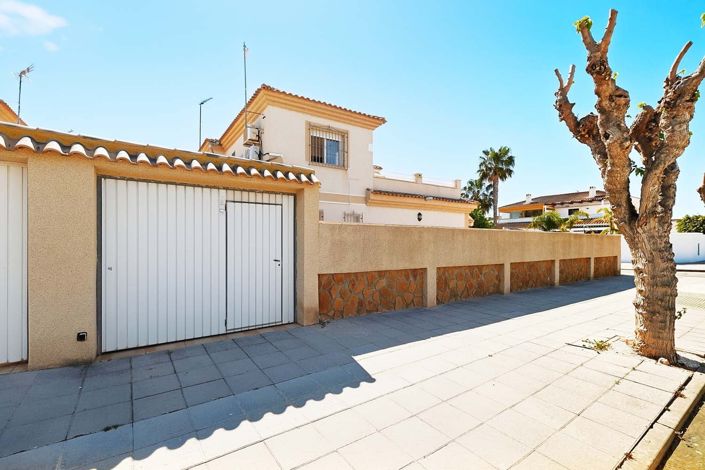 Image No.3-4 Bed Semi-Detached for sale