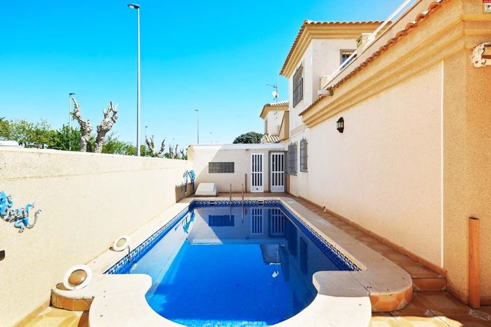 Image No.9-4 Bed Semi-Detached for sale