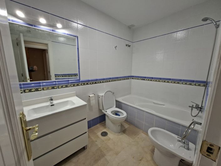 Image No.9-2 Bed Townhouse for sale