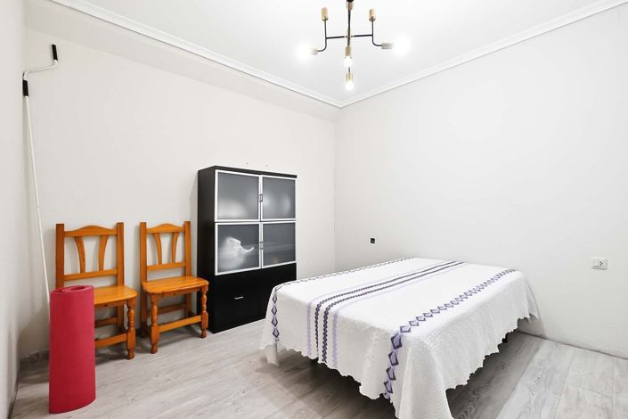 Image No.22-4 Bed Townhouse for sale