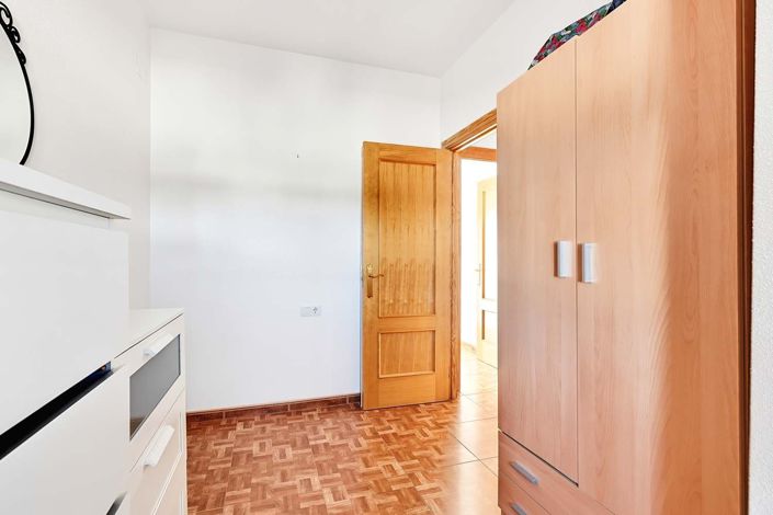 Image No.27-4 Bed Townhouse for sale