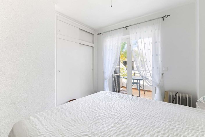 Image No.26-3 Bed Townhouse for sale